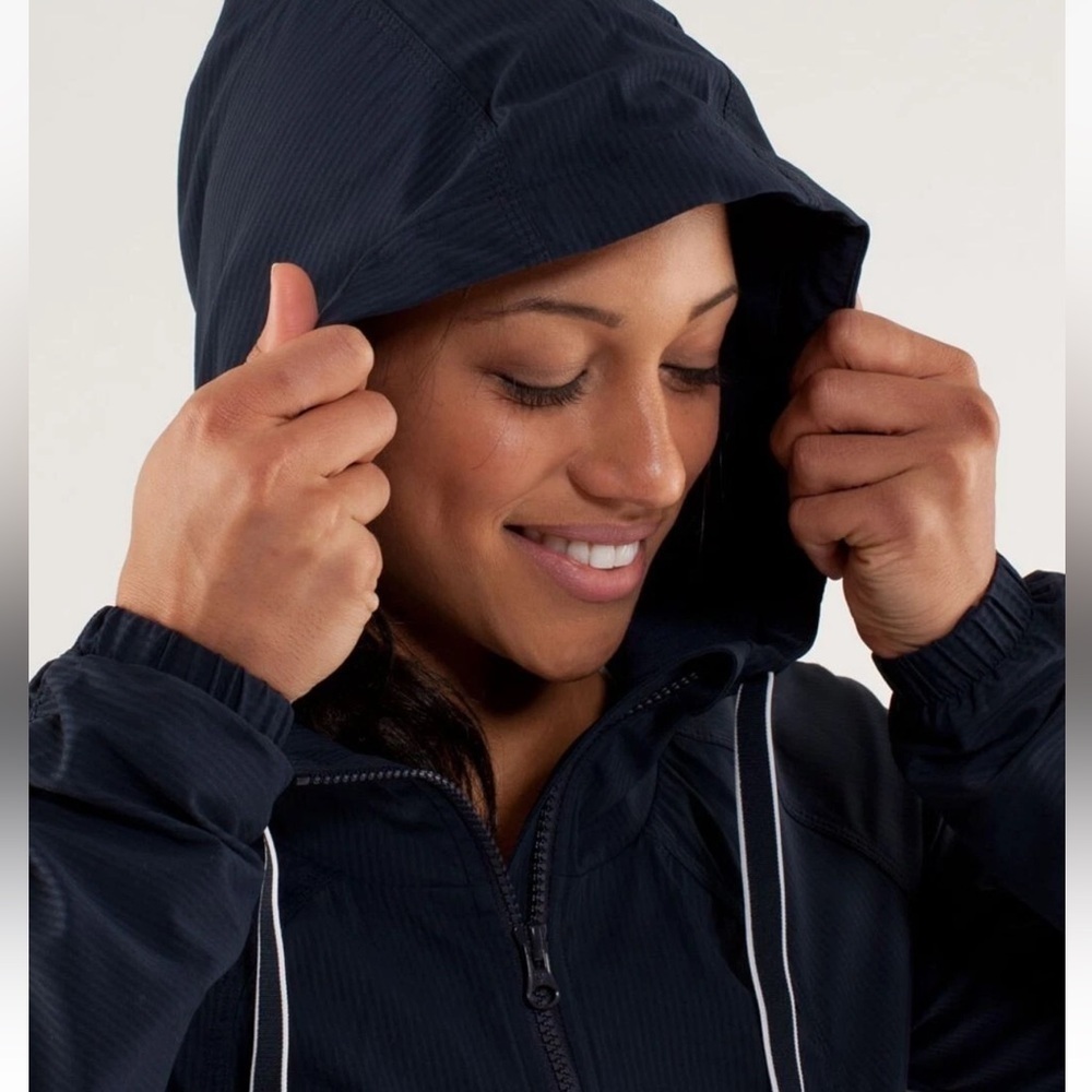 Lululemon Dance Studio full zip hooded jacket navy blue, pinstripe size 4 (S)